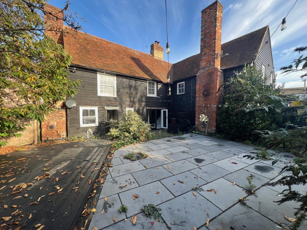 Lot: 15 - A CHARMING AND CHARACTERFUL COTTAGE LOCATED IN THE HISTORIC VILLAGE OF ST. OSYTH - Rear aspect of property